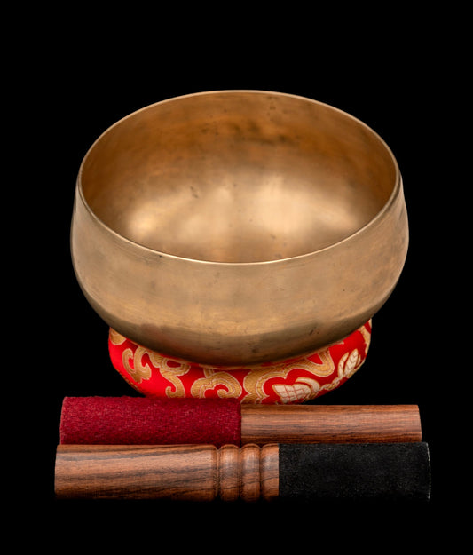 Antique Thadobati Singing Bowl D3 147Hz (Near Concert Pitch) 6 1/2" A16092