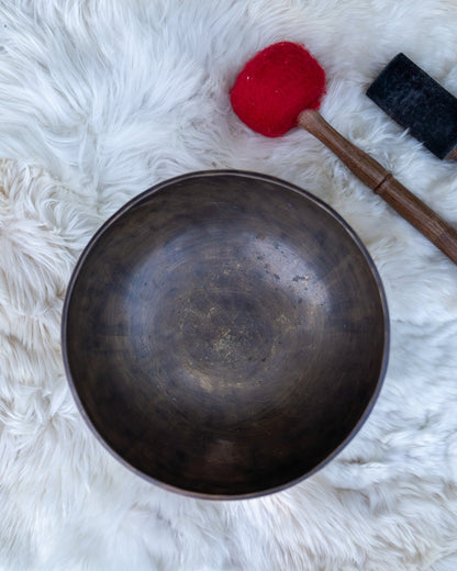 Third Eye Chakra Full Moon Singing Bowl in A